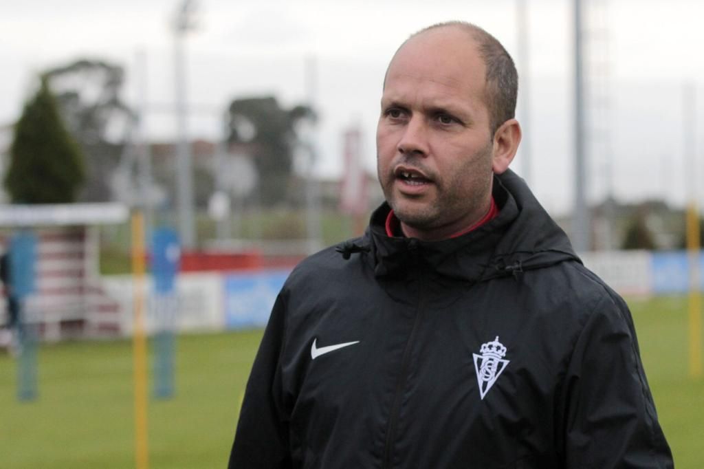 José Alberto, en un entrenamiento del Sporting.