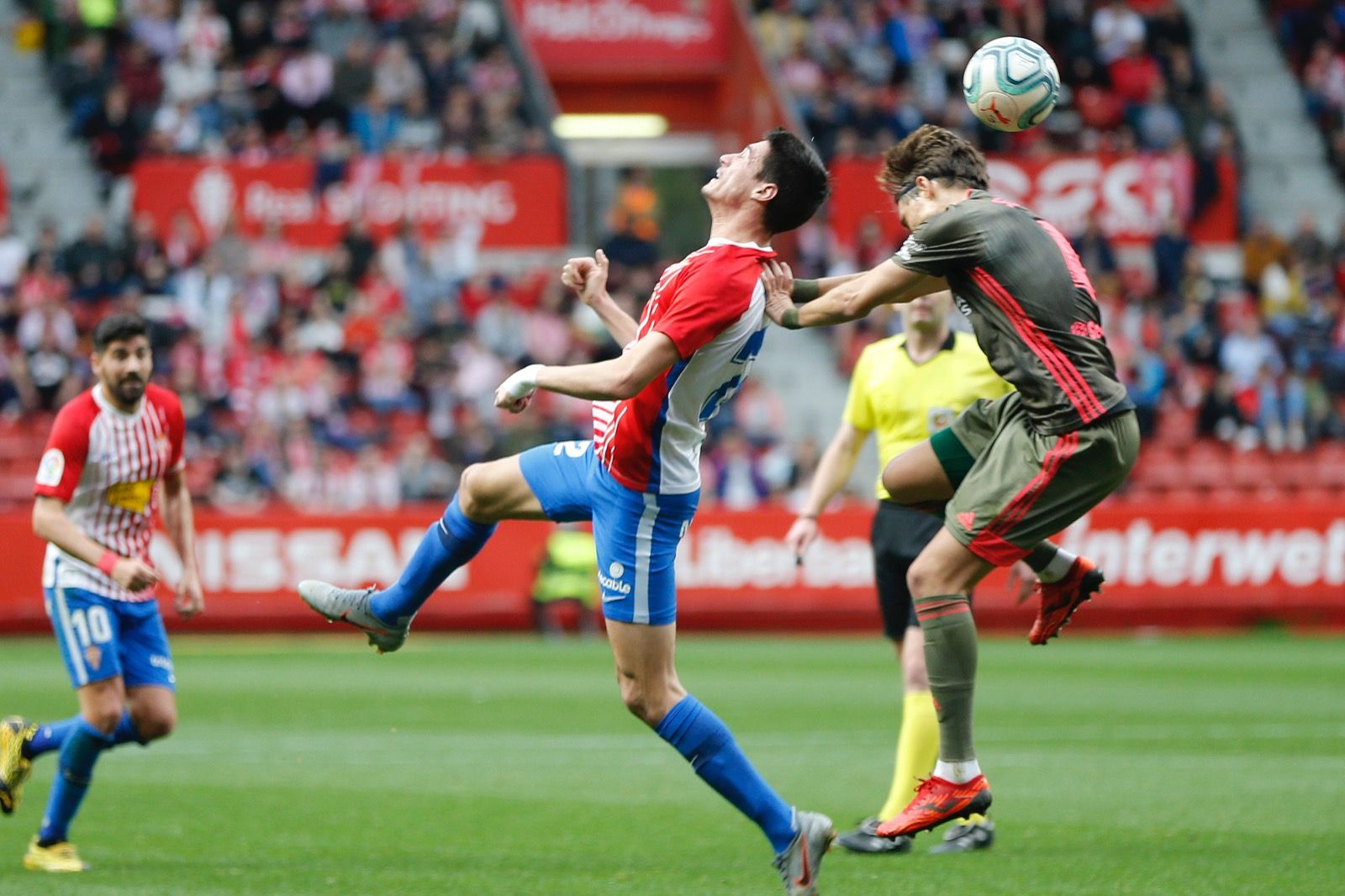  Pablo Pérez, en un lance del Sporting-Mirandés.