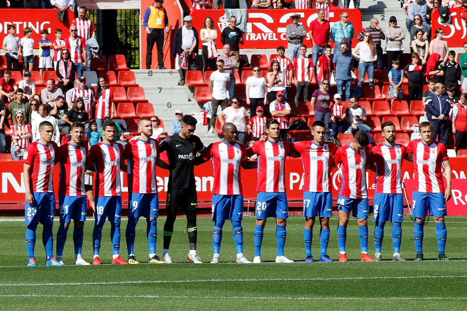Jugadores del Sporting de Gijón antes de un partido.