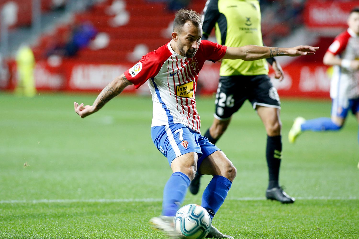  Aitor García durante el Sporting-Tenerife.