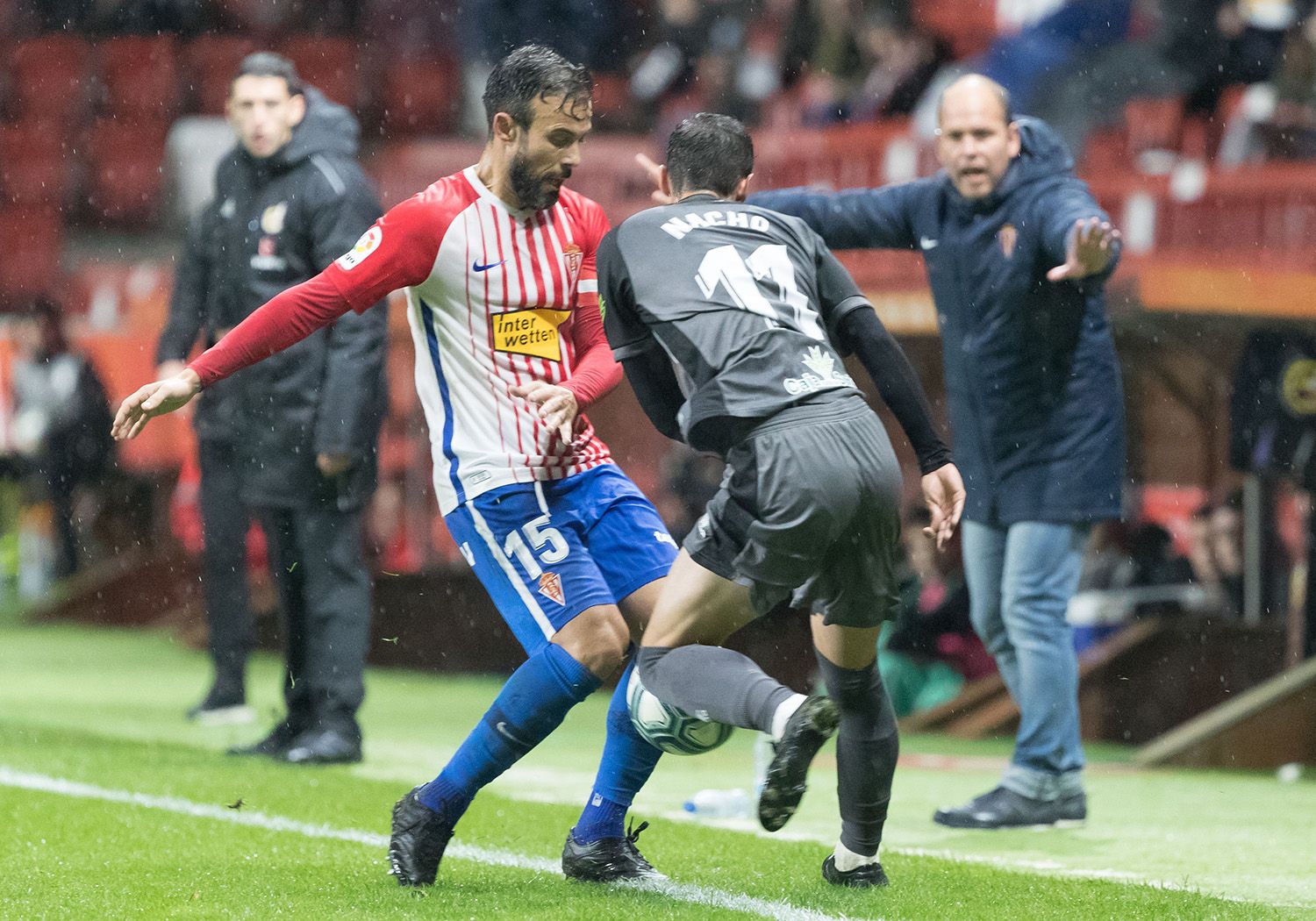  Molinero presiona a Nacho.