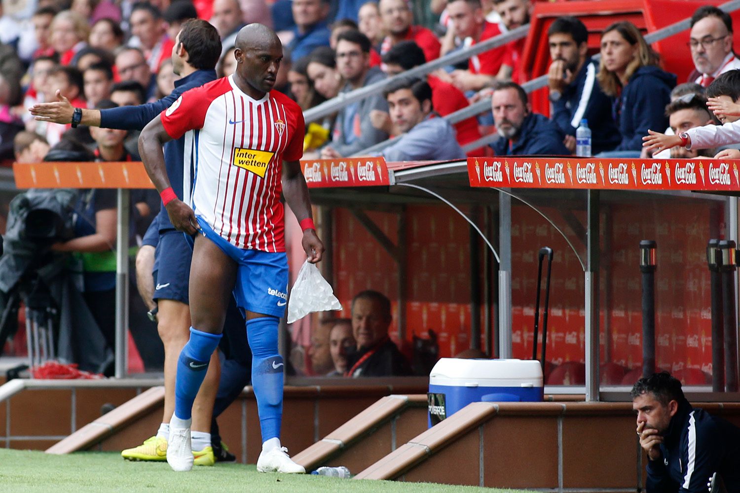  Babin se retira lesionado del Sporting-Zaragoza.