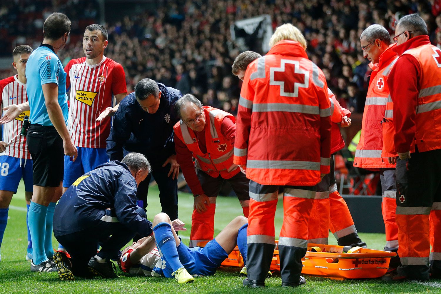  Manu García se retiró lesionado en el partido ante la Ponferradina.
