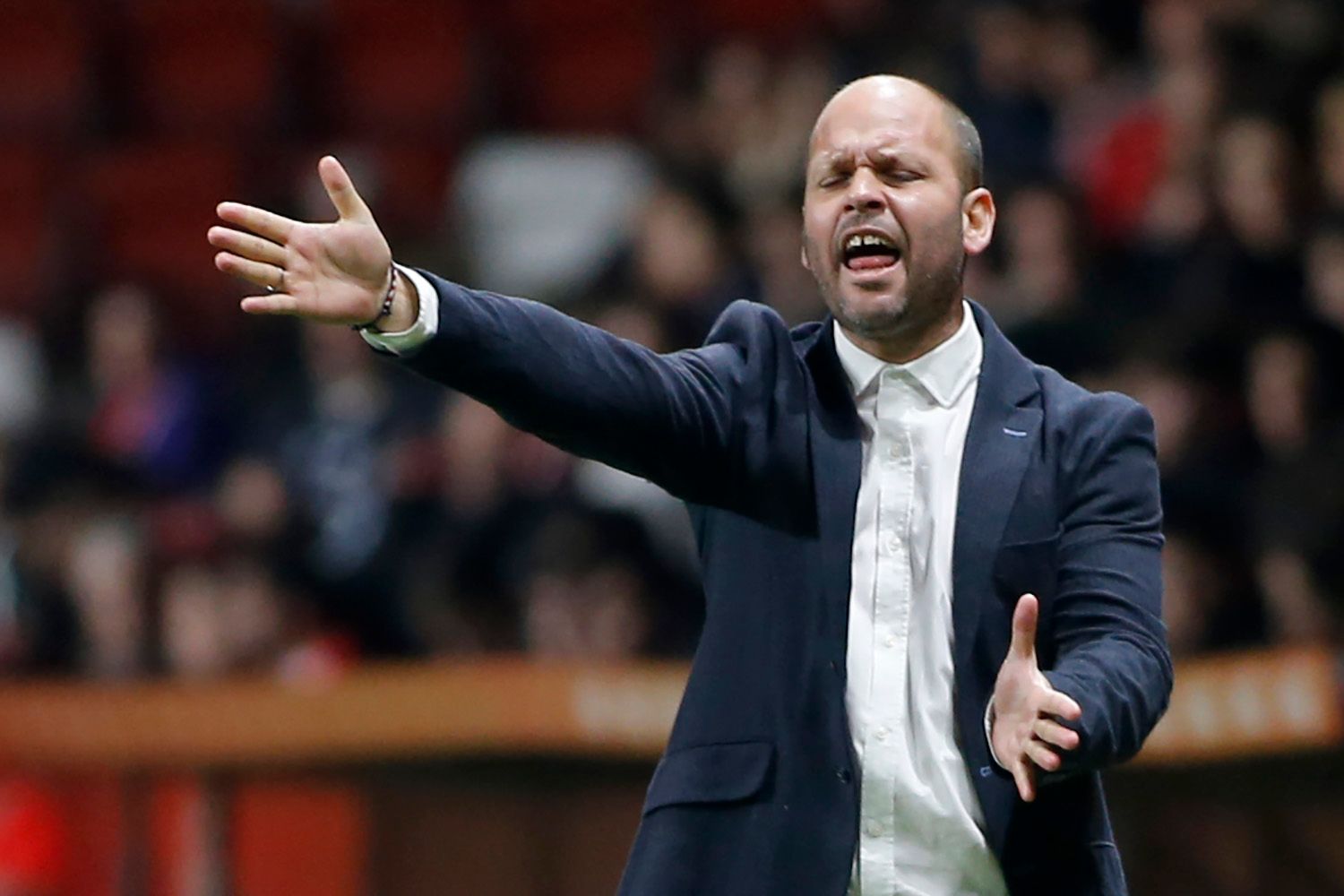  José Alberto da instrucciones en el Sporting-Ponferradina.