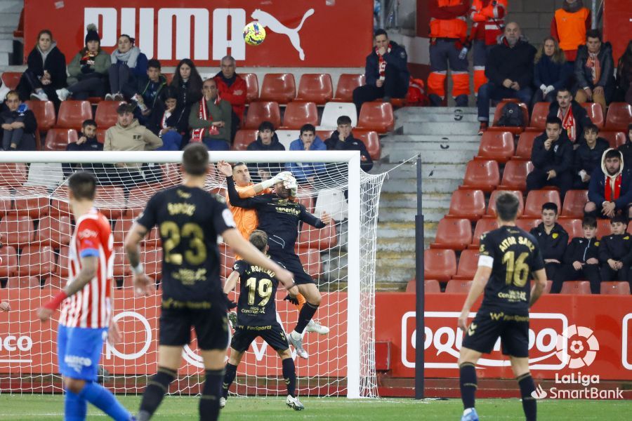  Cuéllar con Enric Gallego en el Sporting-Tenerife.