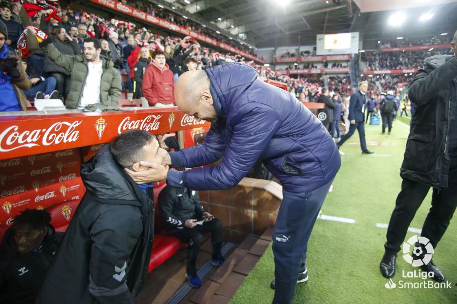 Miguel Ángel Ramírez ante el Málaga en El Molinón.