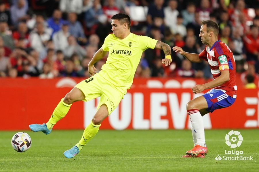 Djuka, ante el Granada en Los Cármenes. (Foto: LaLiga)