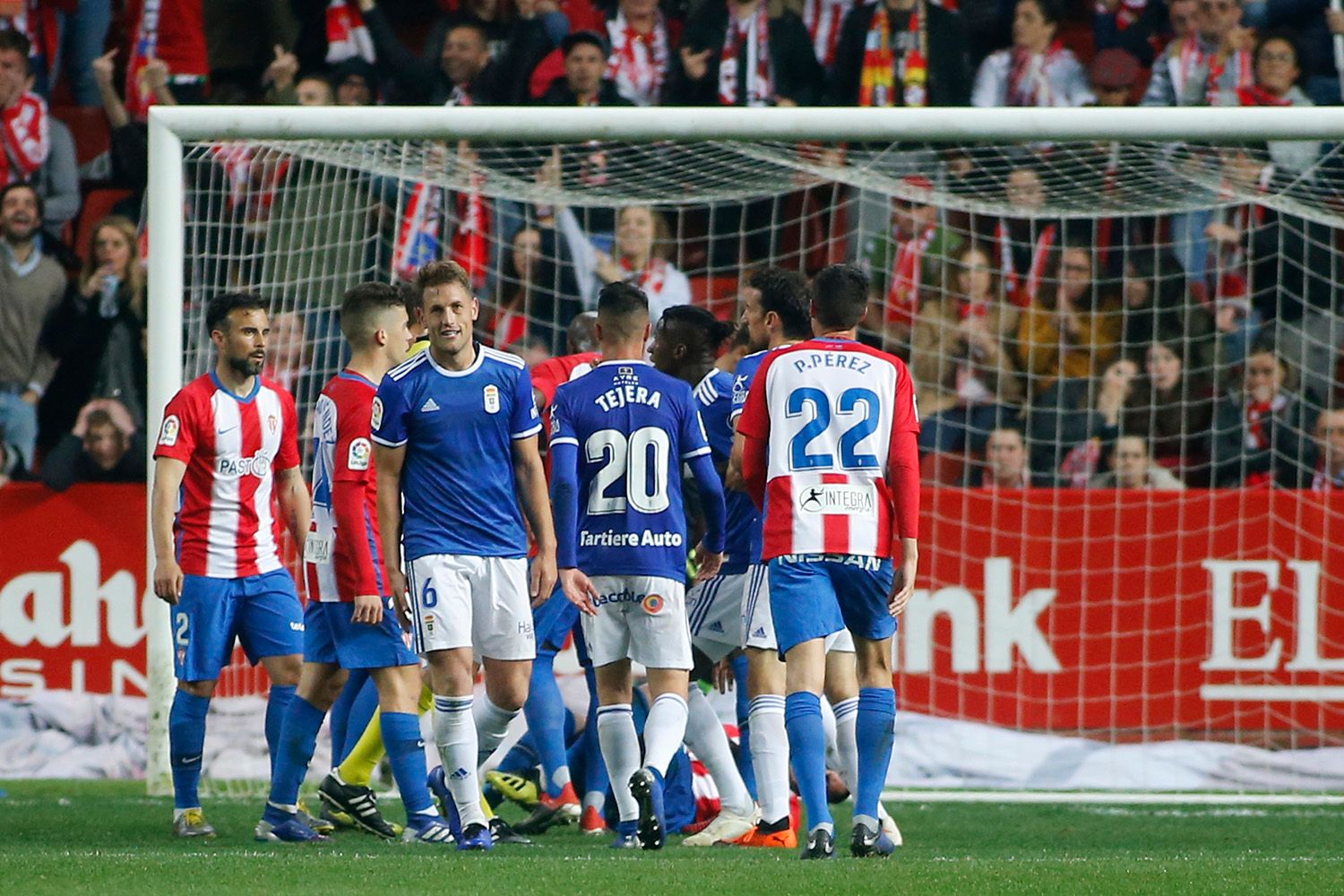  Trifulca en el Real Sporting-Oviedo de 2019 tras el gol anulado a Ibrahima.