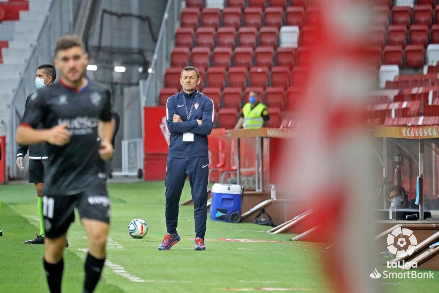  Miroslav Djukic, durante el Sporting-Huesca.