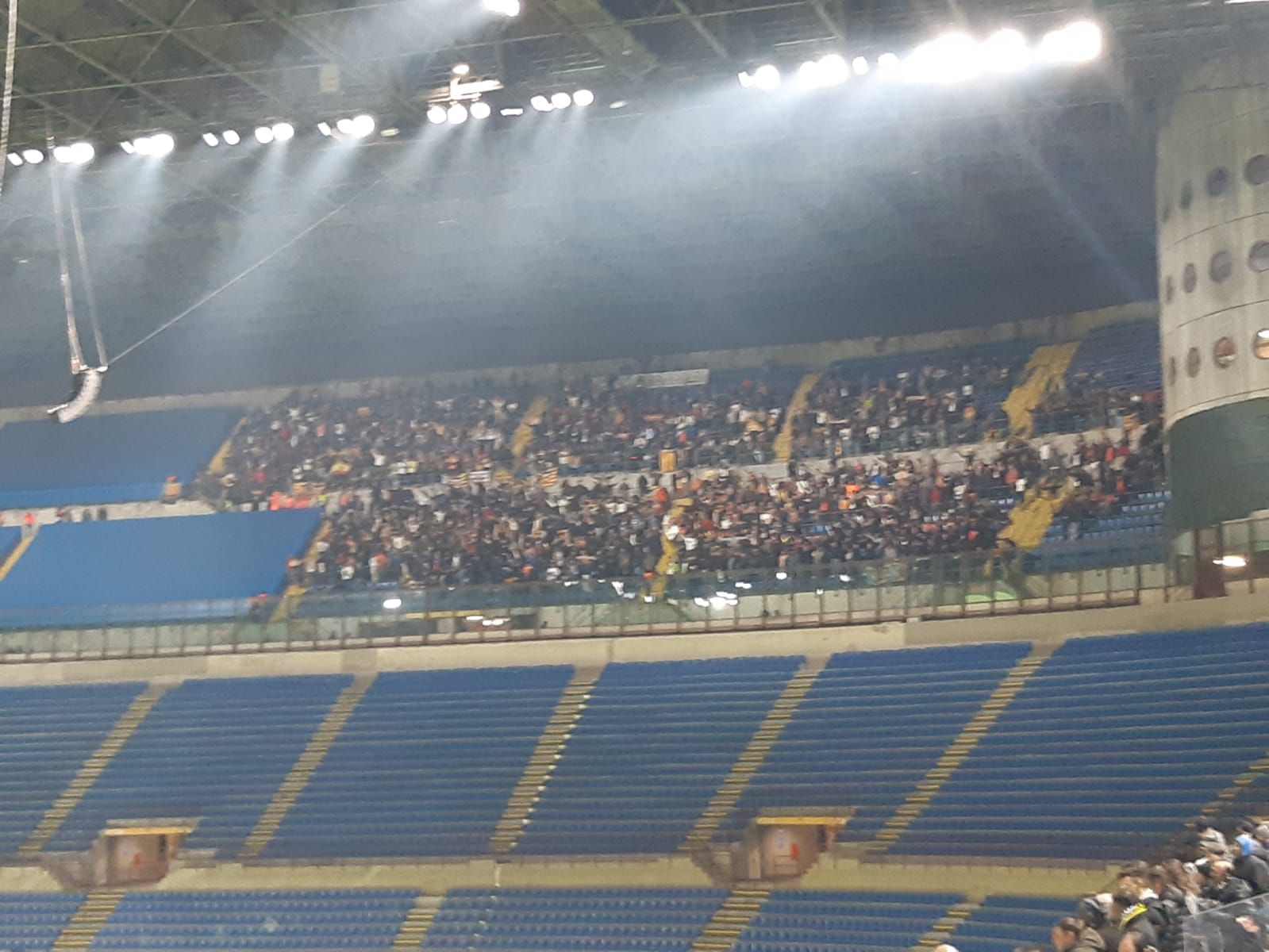 Cuatro aficionados del Valencia CF han llamado al 112 por el coronavirus