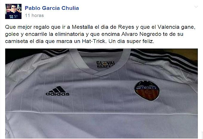 El aficionado del Valencia CF al que Negredo le regaló su camiseta estaba muy feliz y le dio las gracias por Facebook.