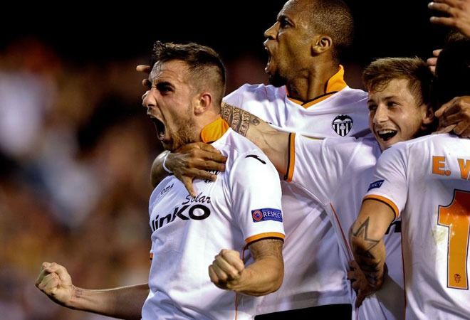 Alcácer celebra uno de sus goles ante el Basilea.