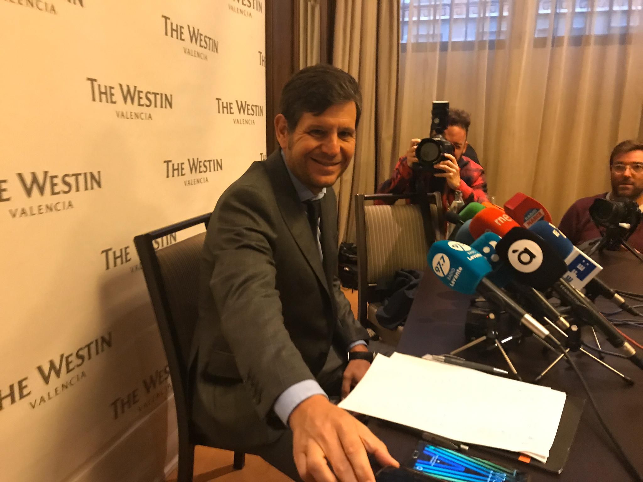  Mateu Alemany en la rueda de prensa de despedida.