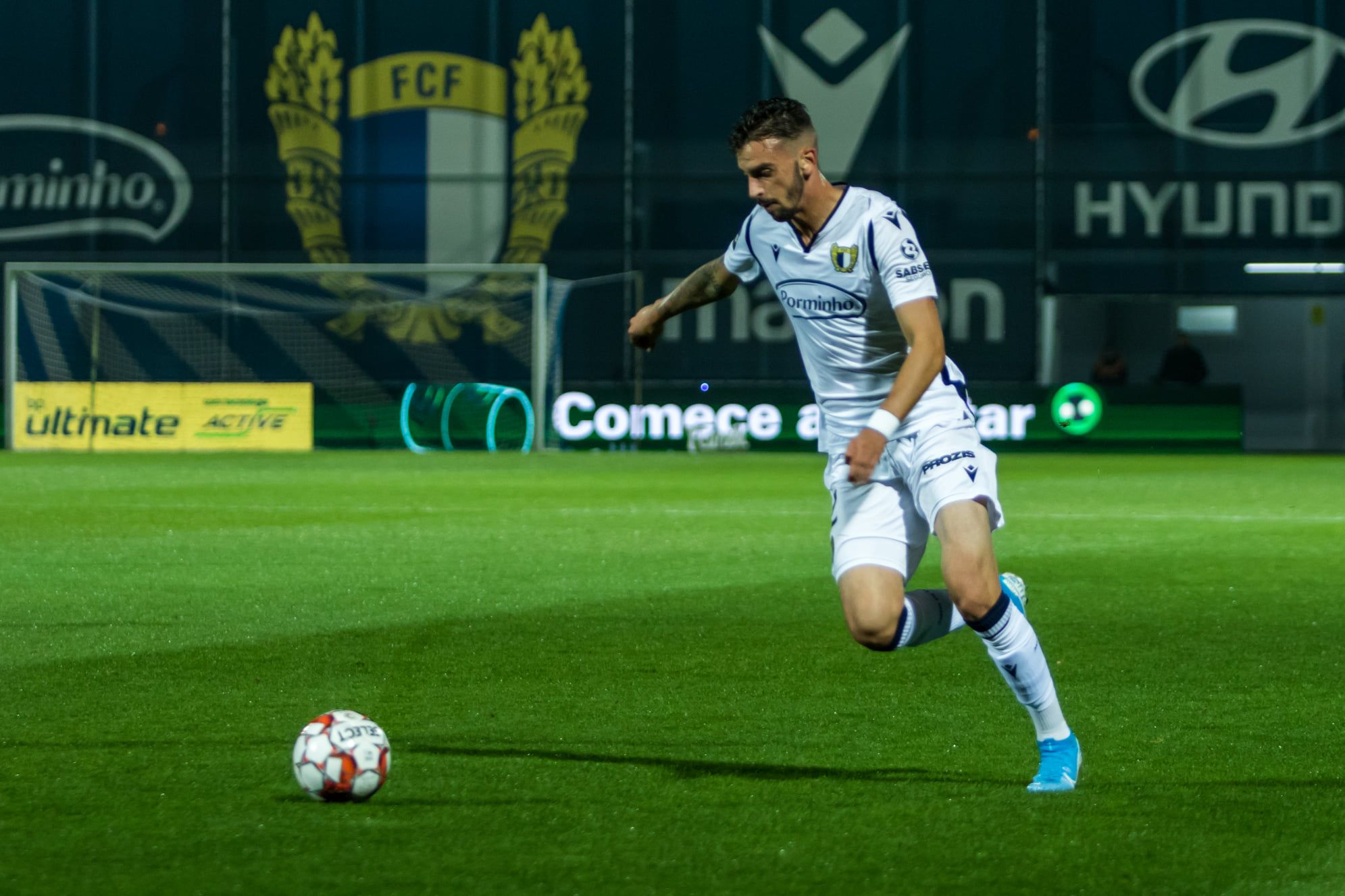  Álex Centelles volvió a ser titular con el Famalicao.