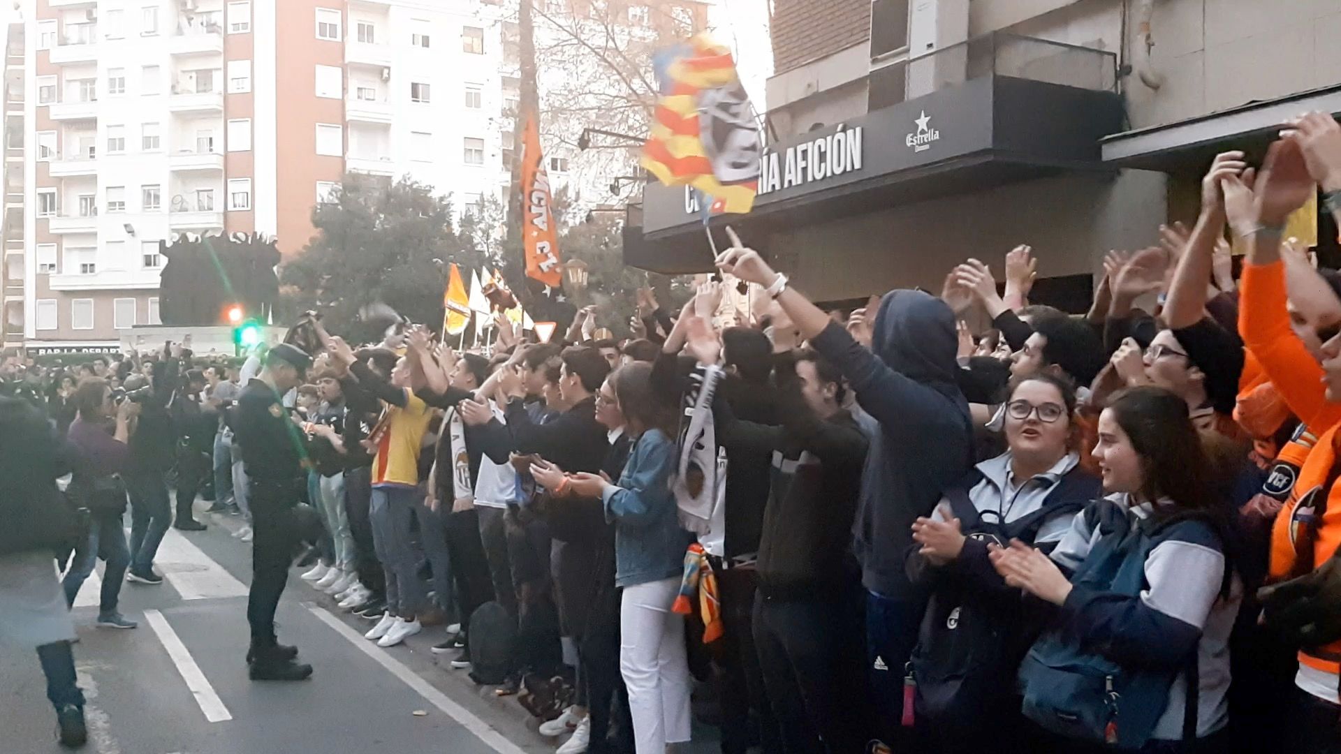  Ambiente previo en Mestalla antes del Atalanta. La afición ha respondido