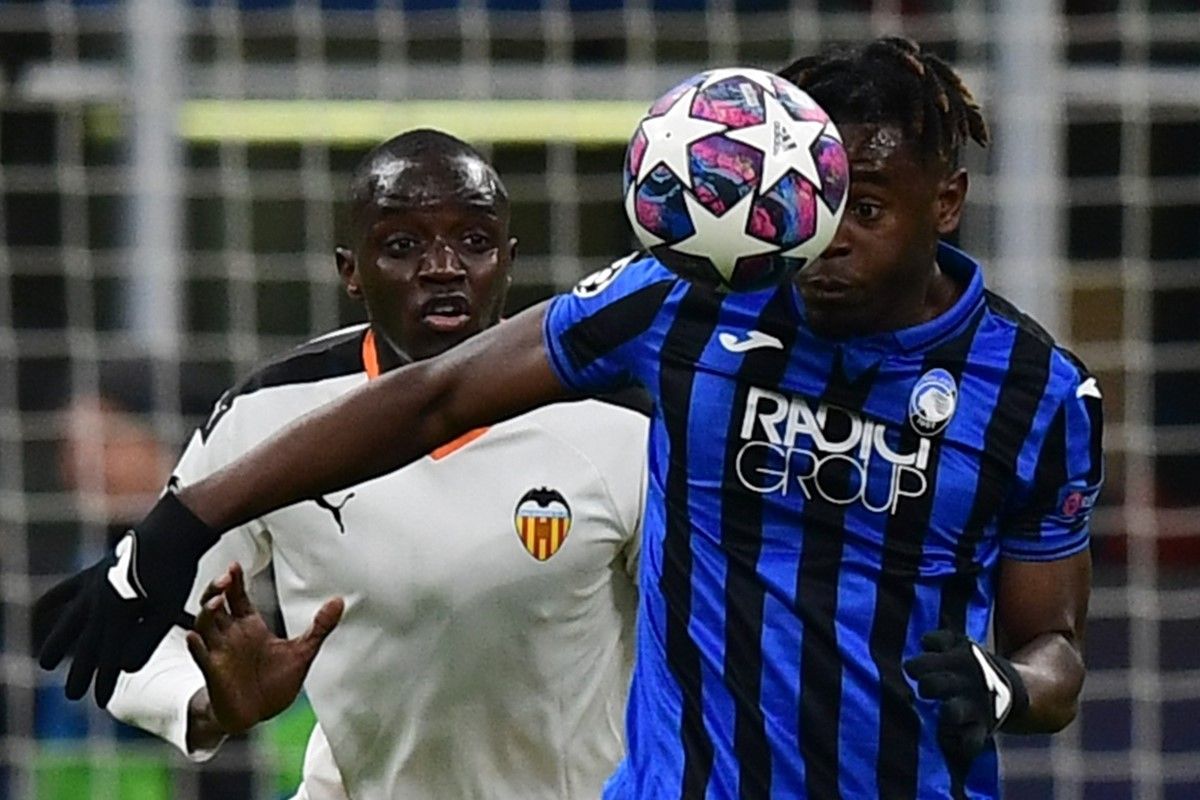  Diakhaby y Mangala, durante el Atalanta-Valencia