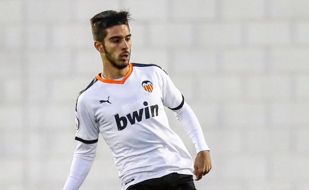  Javi Jiménez en acción con el Valencia Mestalla.