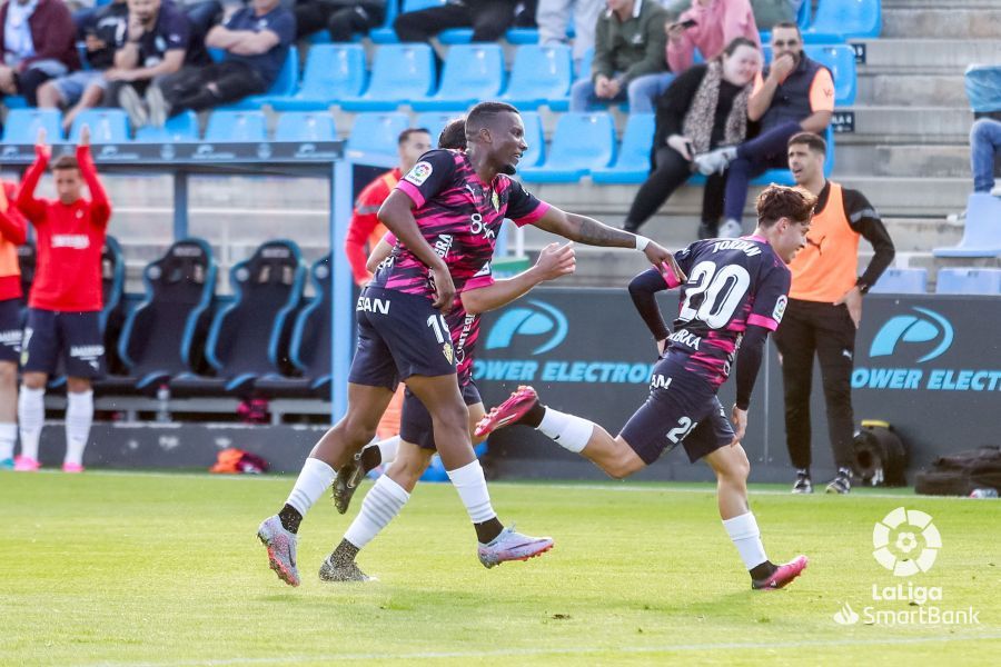  Celebración del gol de Jordan Carrillo en el Ibiza - Sporting.