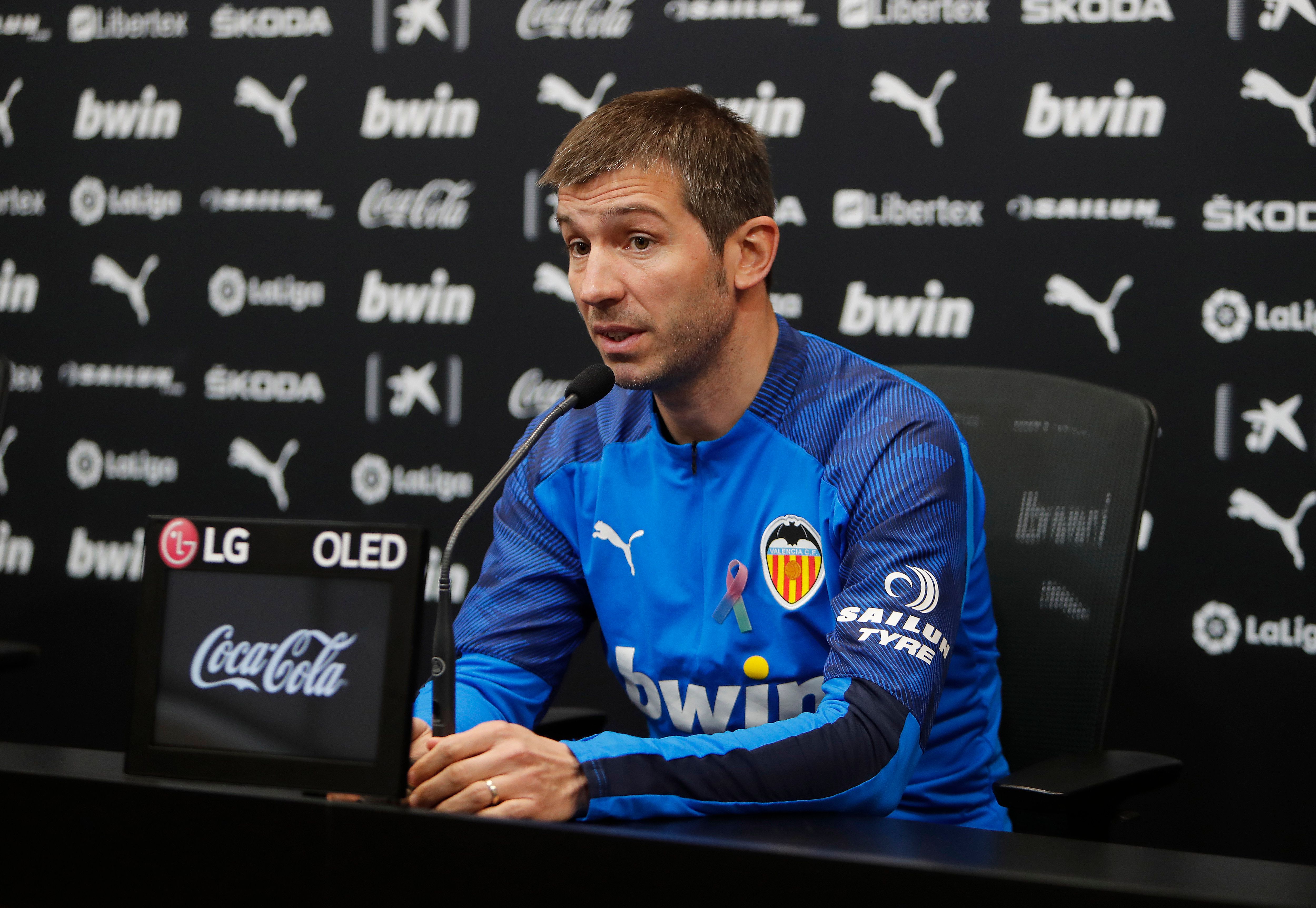  Albert Celades en sala de prensa.