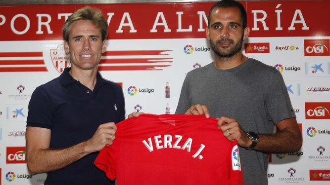 Corona presenta a Verza en el Almería