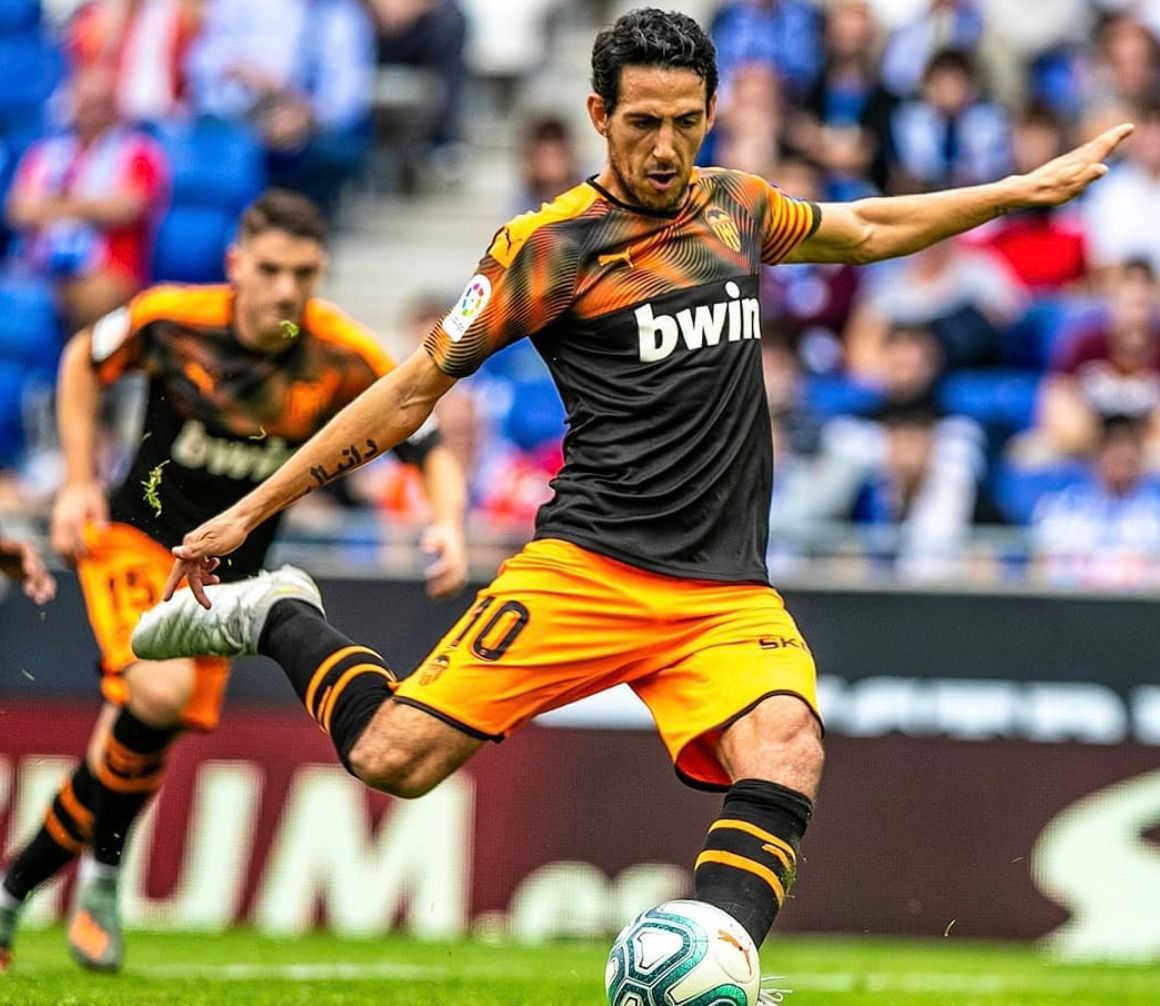 Dani Parejo lanza el penalti del 1-1. (Foto: Lázaro de la Peña / Valencia CF