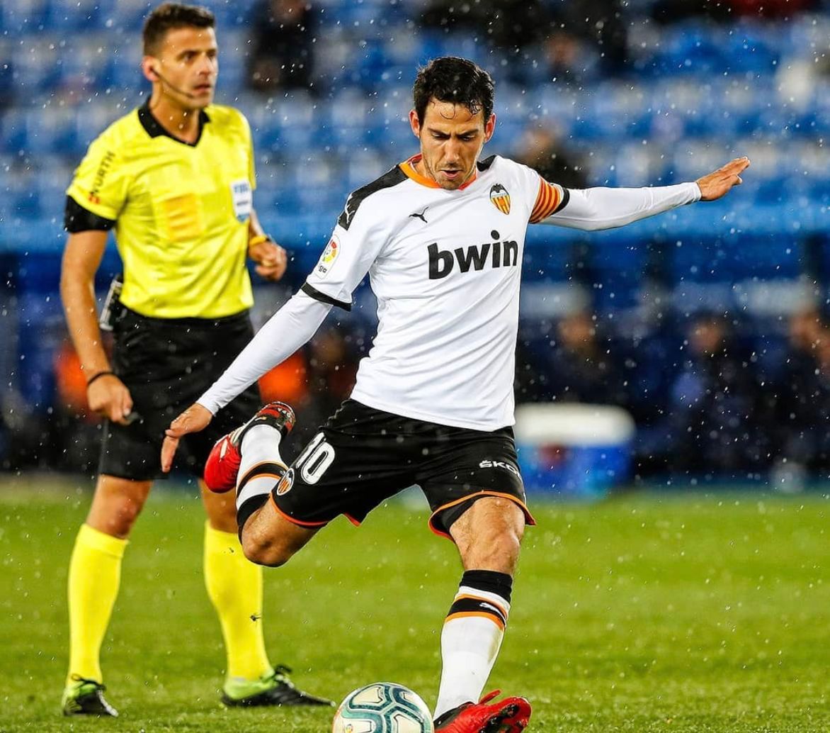  Dani Parejo marca de falta ante el Alavés