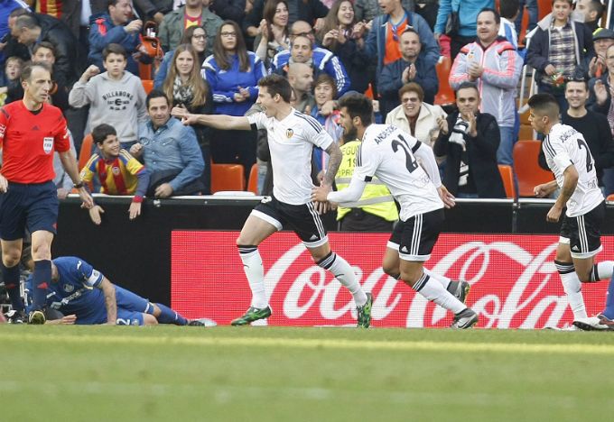 Mina celebra el segundo gol del Valencia CF