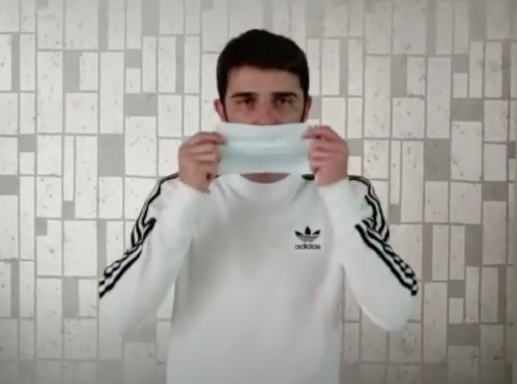  David Villa se pone la máscara contra el coronavirus