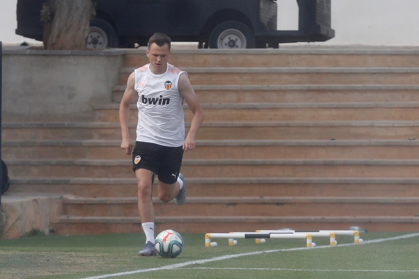 Denis Cheryshev ya toca balón