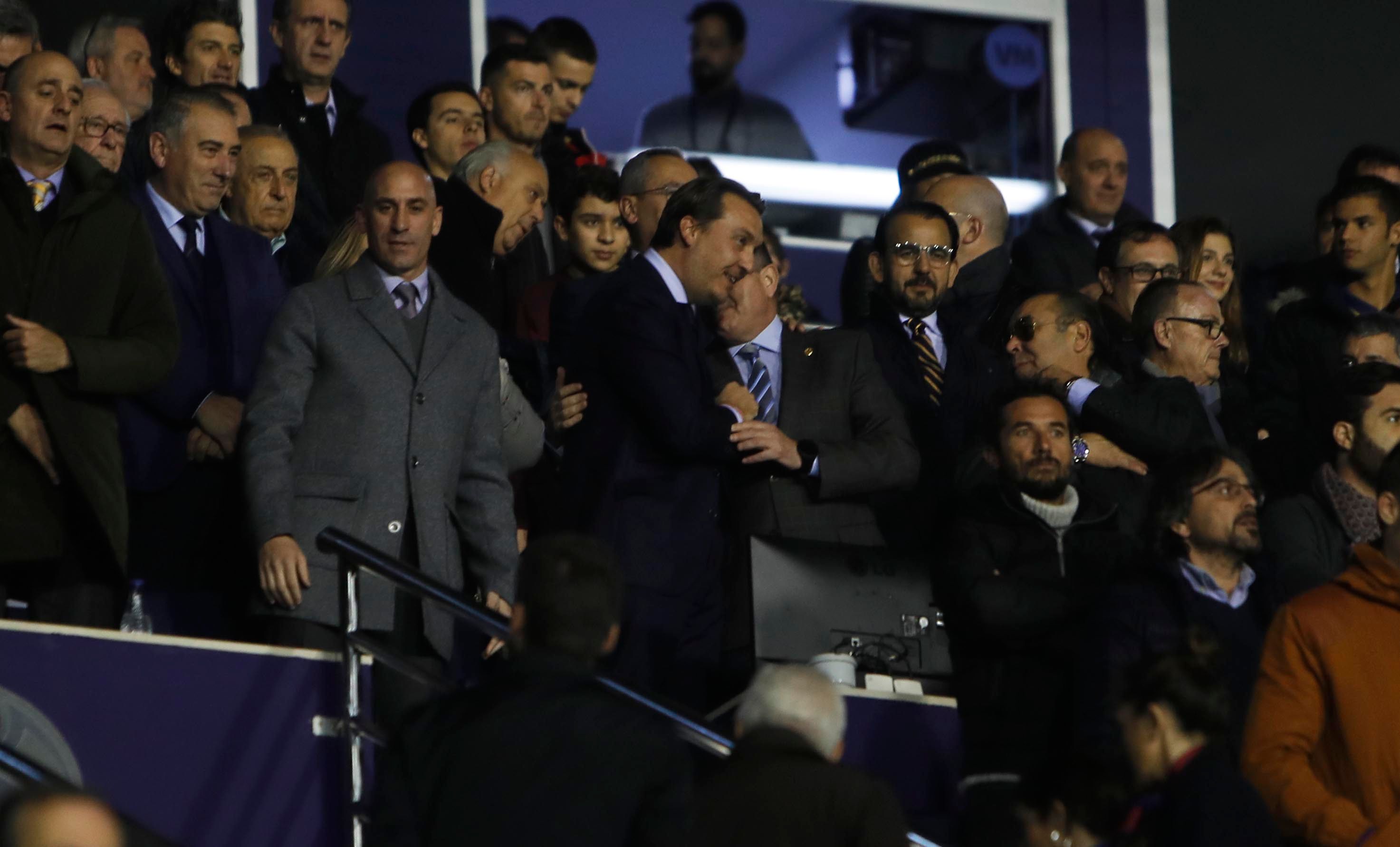  Luis Rubiales estuvo viendo el Levante-Barcelona junto a Salvador Gomar.