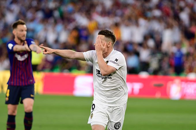 Gameiro celebra el 0-1 en el Benito Villamarín.