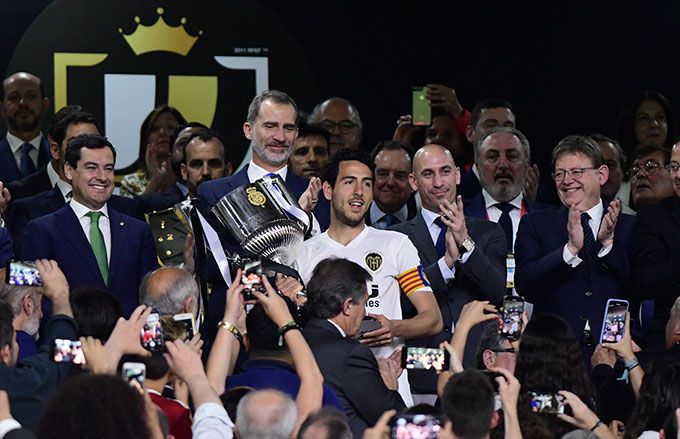  El Valencia CF inicia la defensa del título de Copa del Rey contra el Logroñés.