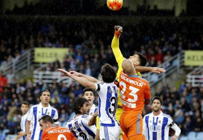 Abdennour es uno de los pocos defensas sanos que le quedan a Prandelli.