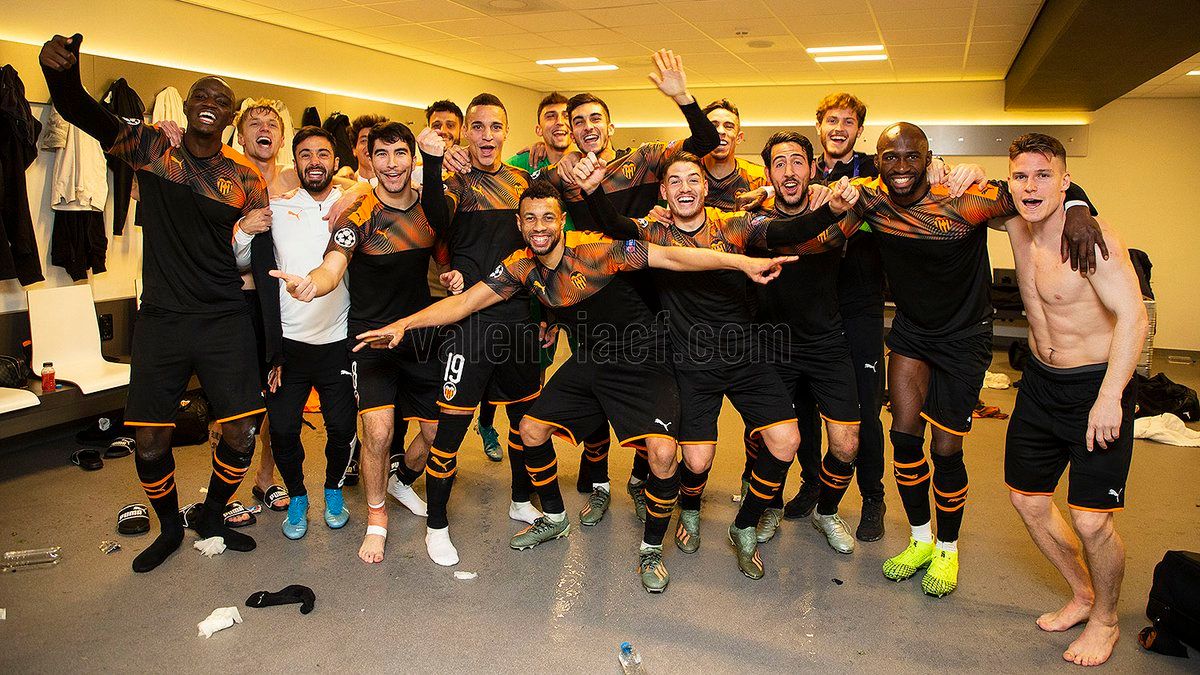  El Valencia CF celebra el triunfo ante el Ajax en Champions League.