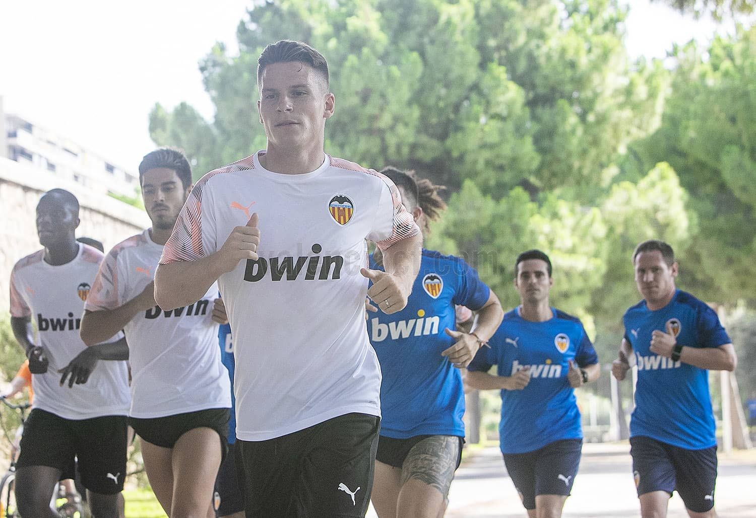 El Valencia CF sale a correr por el río