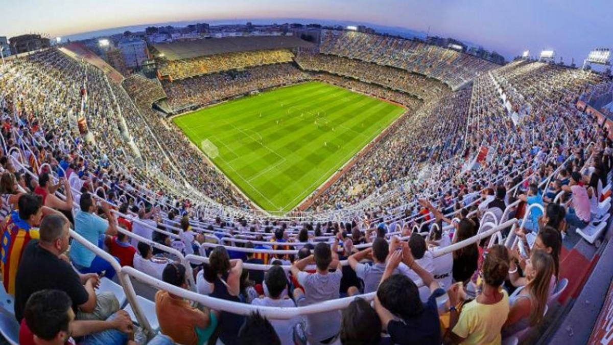 Estadio de Mestalla lleno.