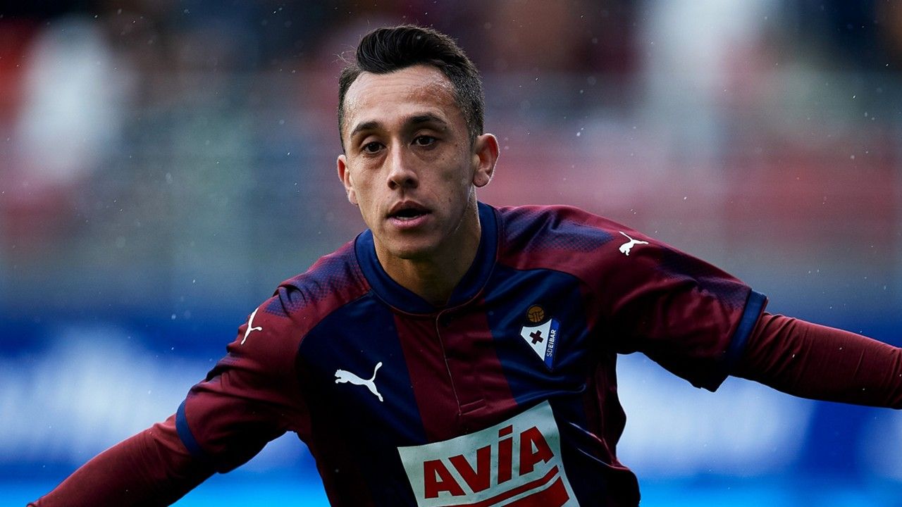 Fabián Orellana, jugador del Eibar, fue uno de los fichajes del Valencia CF en el pasado.
