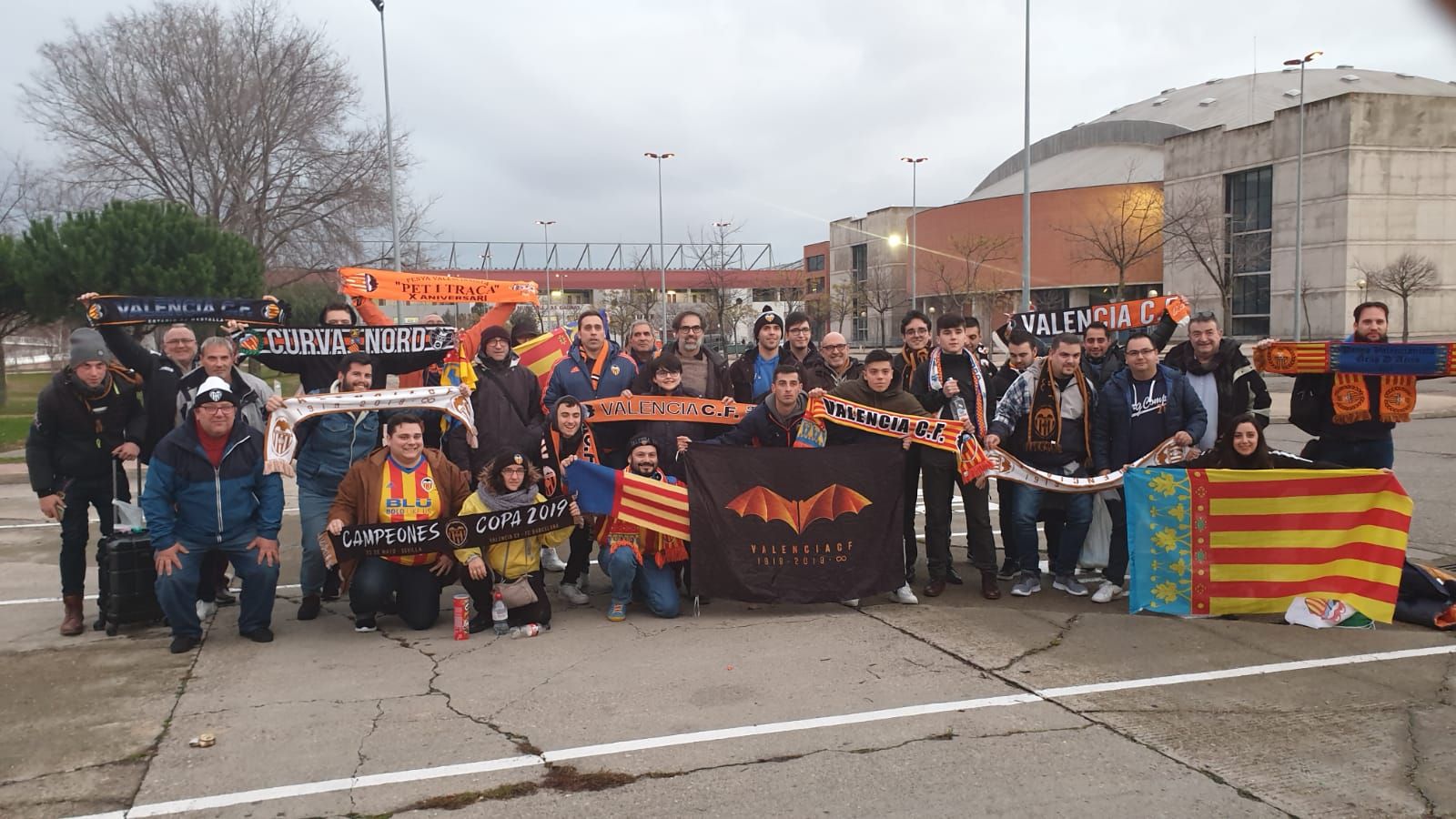 Los valencianistas en la llegada a Logroño.
