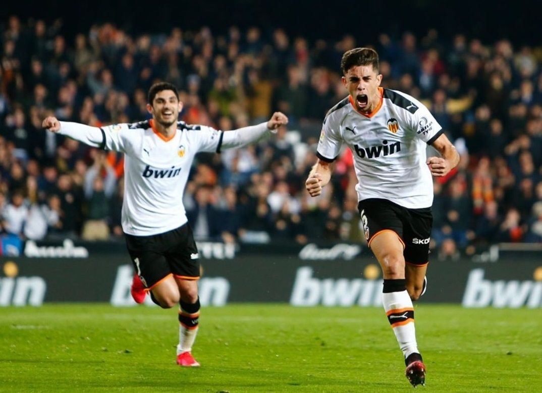 Gabriel Paulista anota su primer gol con la camiseta del Valencia CF y Guedes le sigue