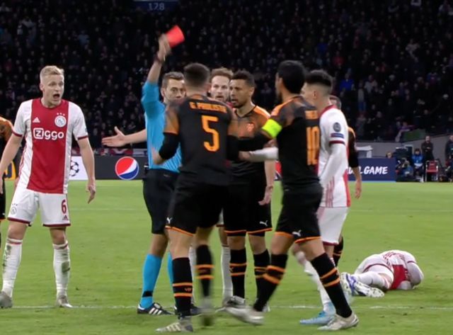  Gabriel Paulista se perdió los dos partidos de la eliminatoria por sanción.