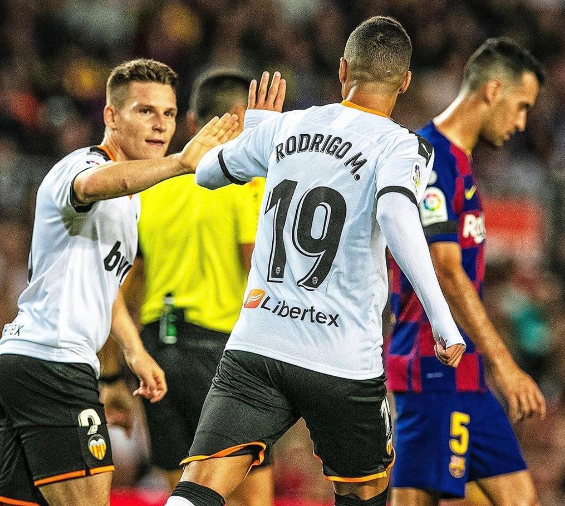  Gameiro celebra un gol en el Barcelona-Valencia