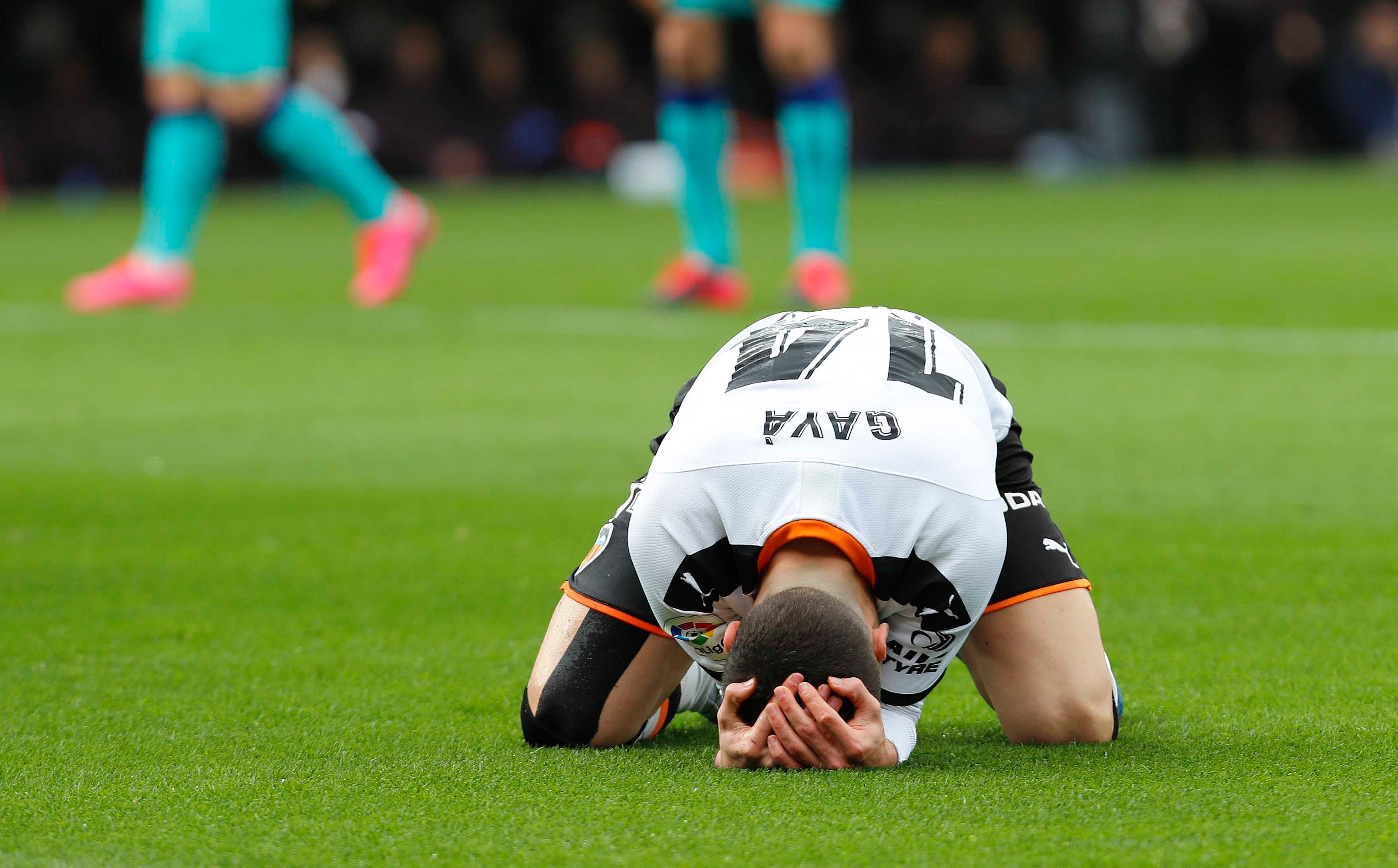 Gayà se lesionó y no entra en la convocatoria del Valencia CF