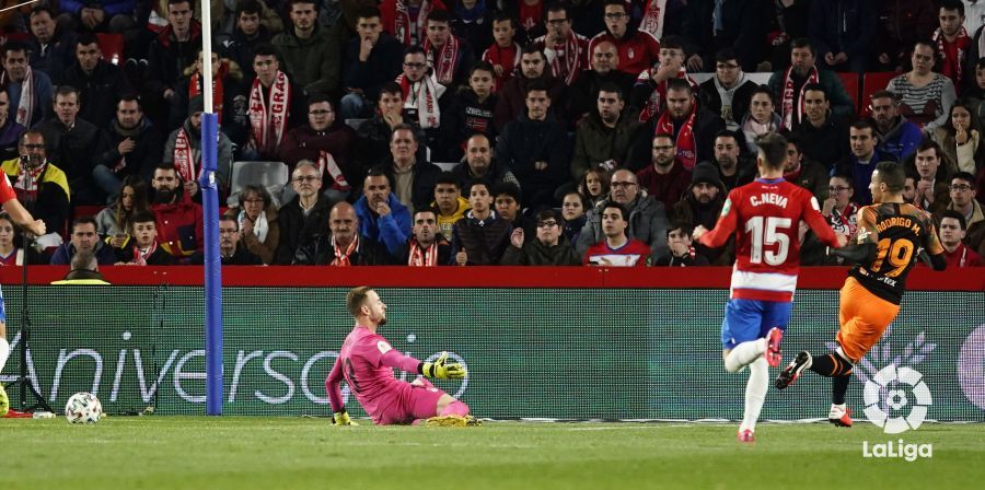 Gol anulado a Rodrigo Moreno por fuera de juego.