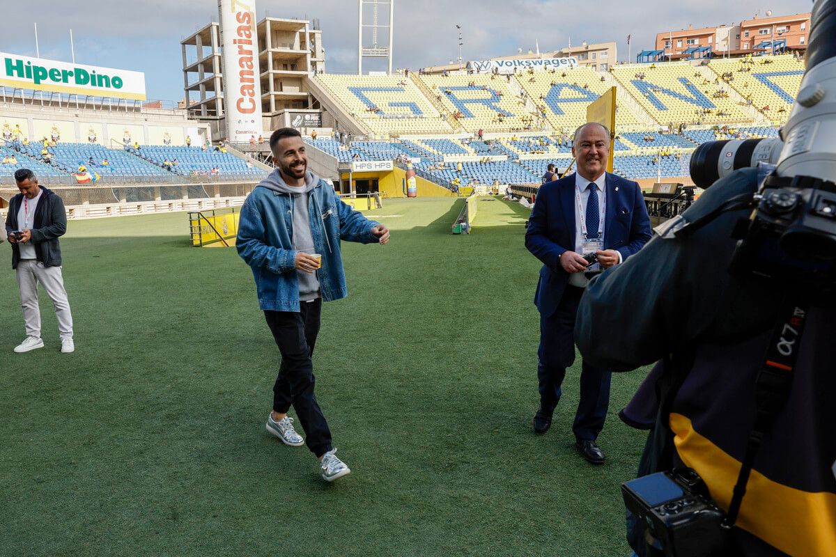  Kirian Rodríguez salta al campo antes del Las Palmas-Villarreal.