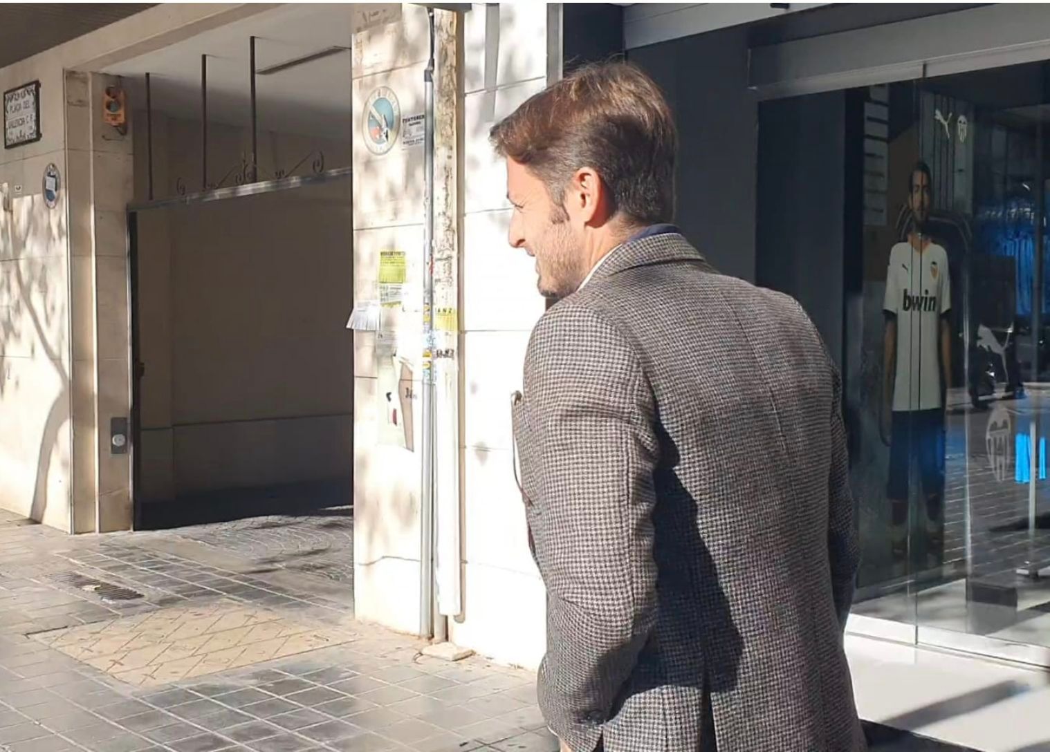  Javier Cordón tras reunirse con Anil Murthy por la renovación de Carlos Soler que debe aprobar Peter Lim