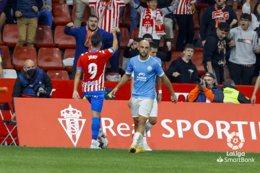 Jony celebra el triunfo del Sporting ante el Ibiza.