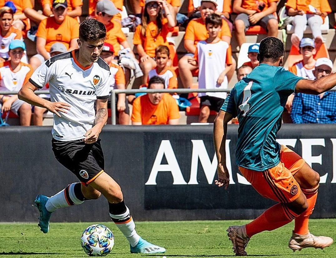  Jordi Escobar en un partido de la UEFA Youth League.