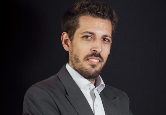 Juan obra, analista financiera