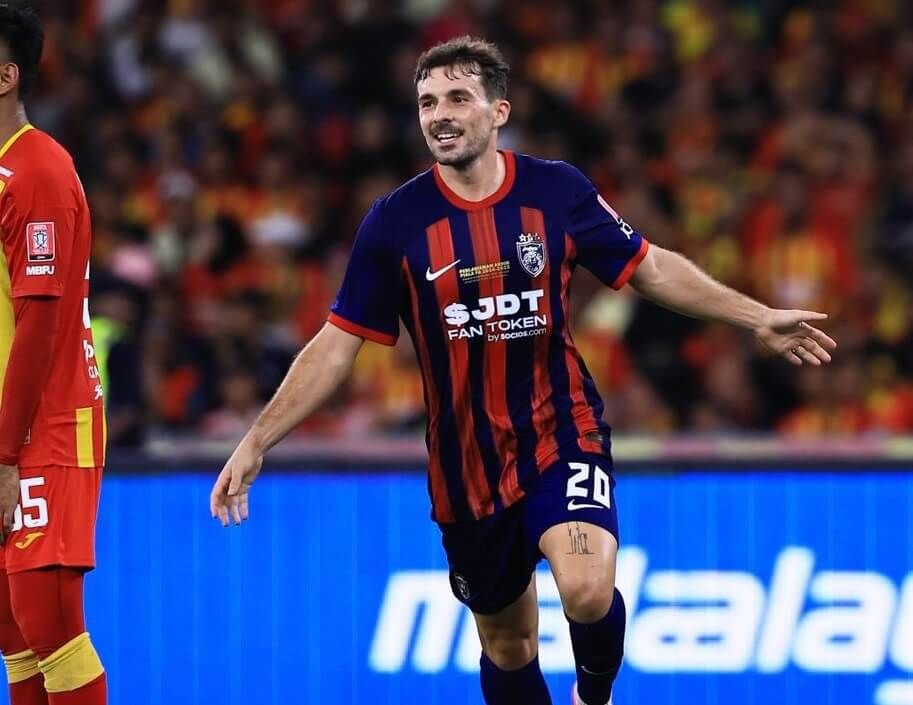  El ex del Sporting Juan Muñiz celebra un gol con el Johor.