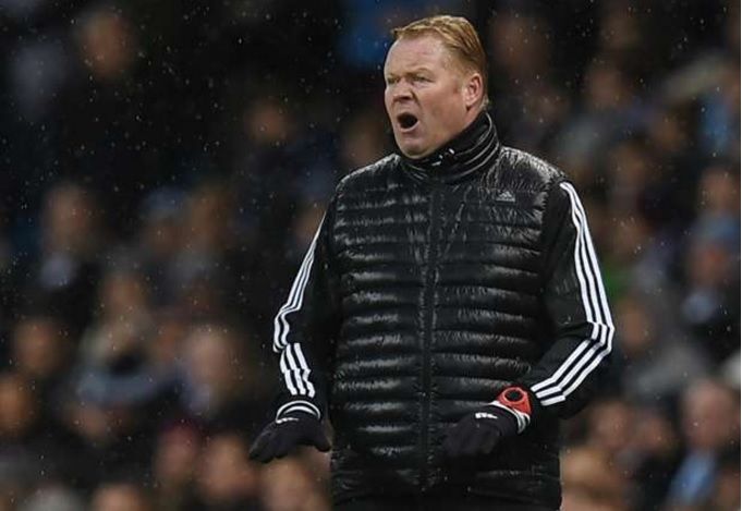 Koeman no lo pasó bien en Valencia y dejó casi al equipo en descenso.